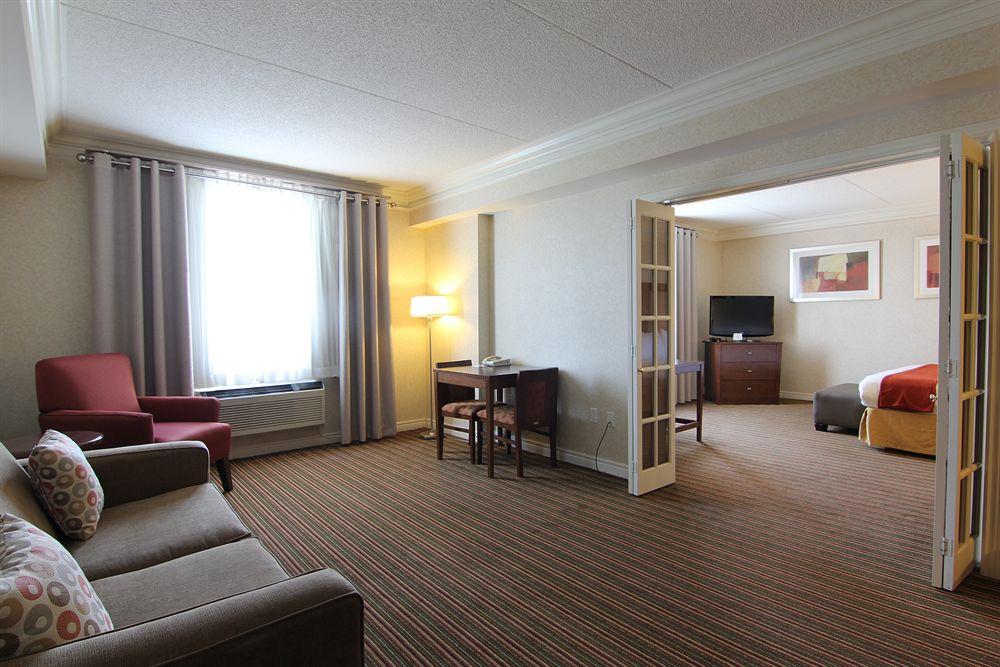 Holiday Inn Express Whitby Oshawa By Ihg Екстериор снимка