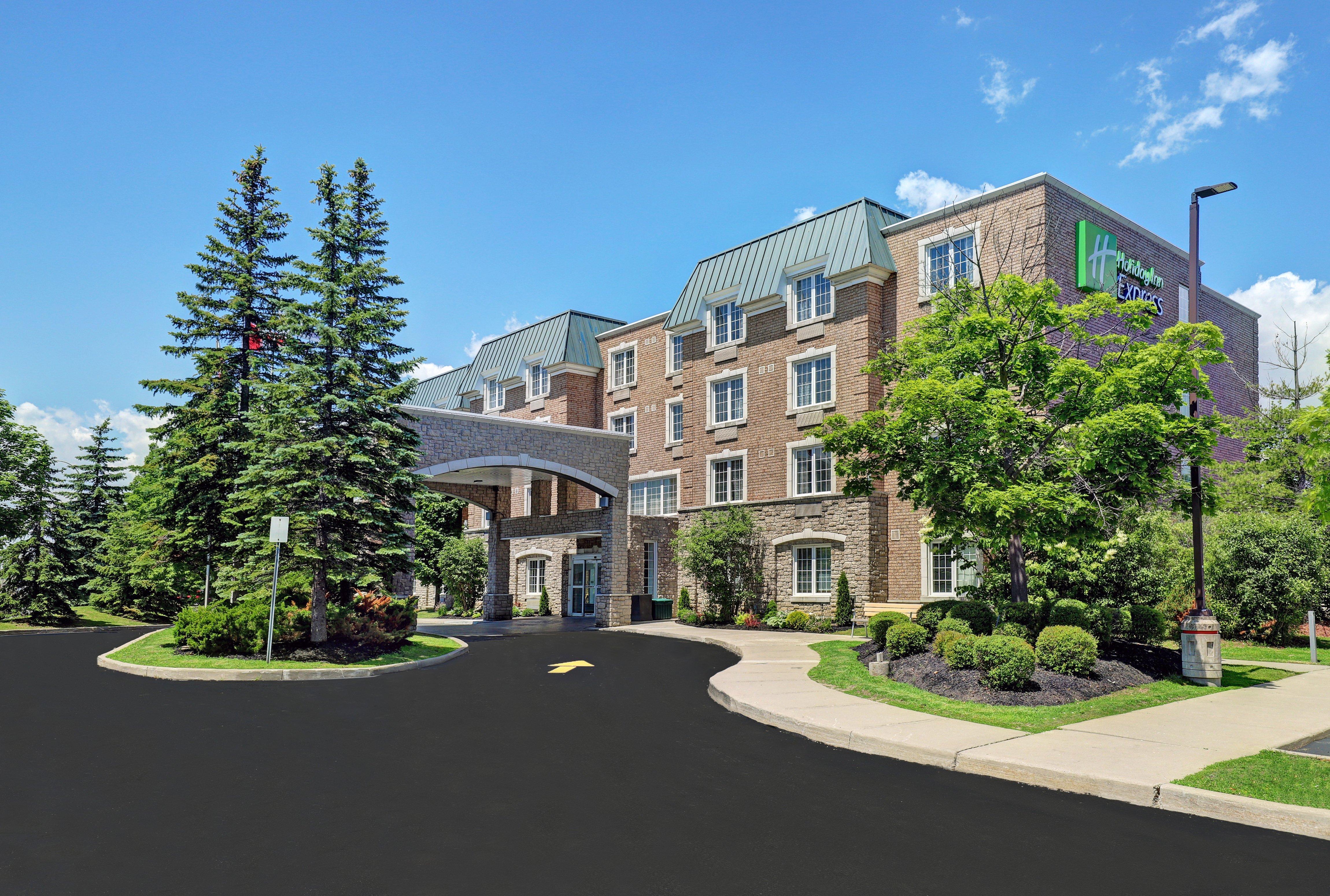 Holiday Inn Express Whitby Oshawa By Ihg Екстериор снимка