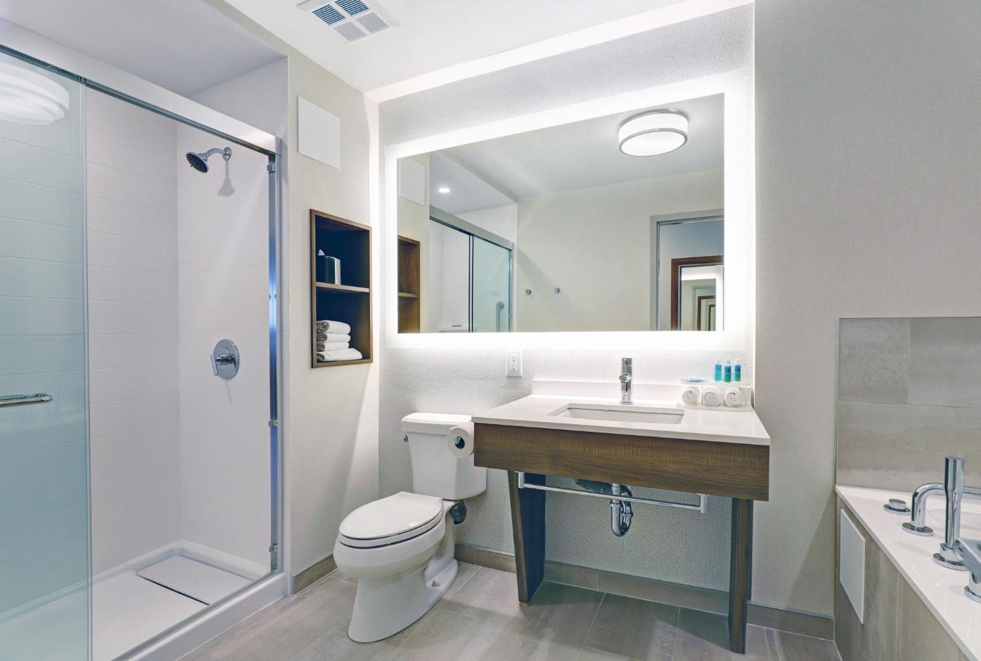 Holiday Inn Express Whitby Oshawa By Ihg Екстериор снимка