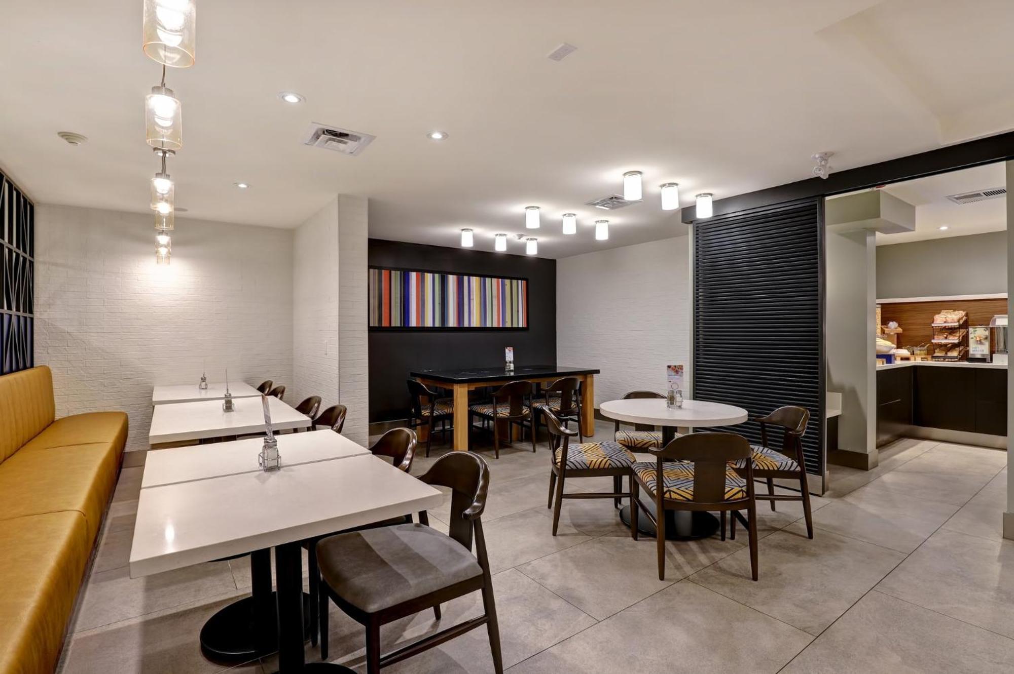 Holiday Inn Express Whitby Oshawa By Ihg Екстериор снимка