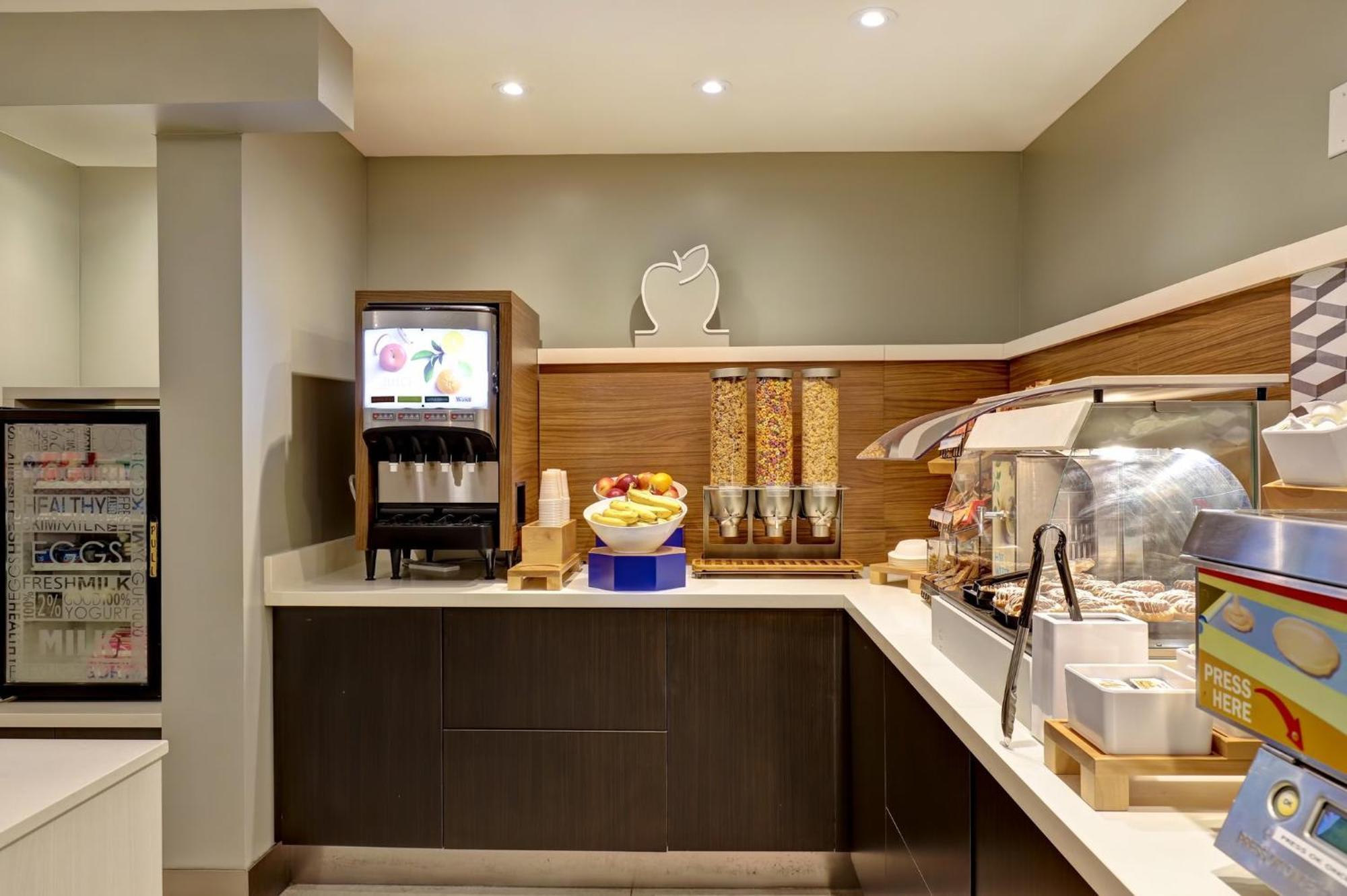 Holiday Inn Express Whitby Oshawa By Ihg Екстериор снимка