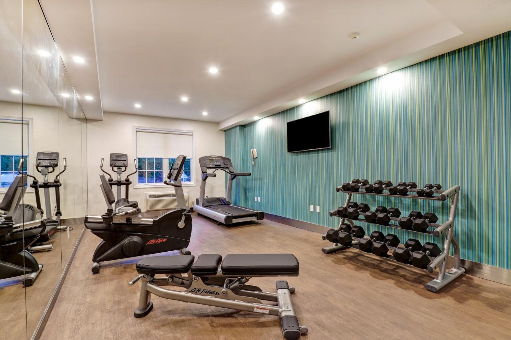 Holiday Inn Express Whitby Oshawa By Ihg Екстериор снимка
