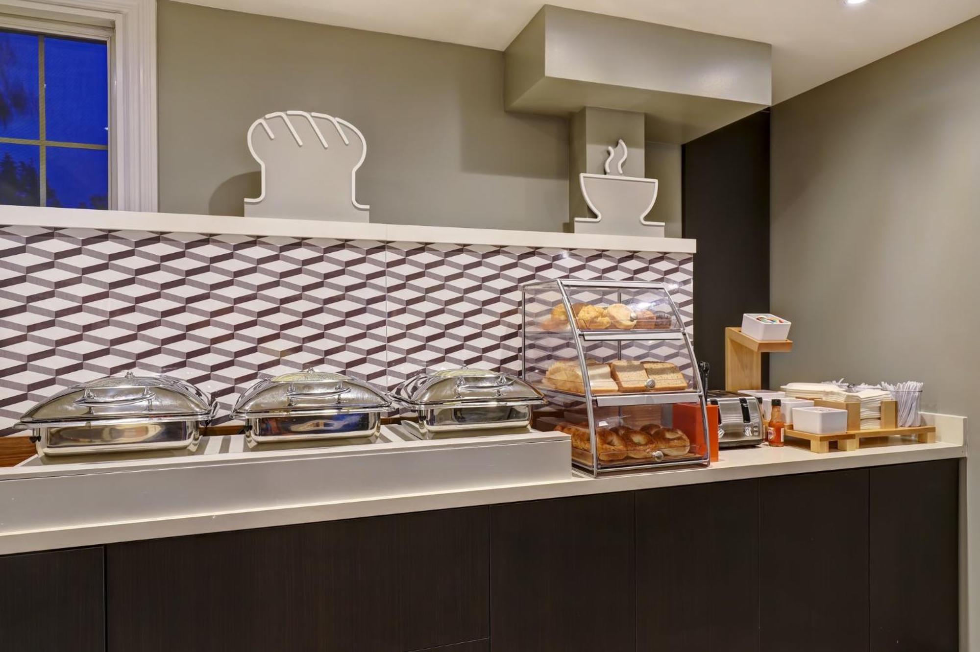Holiday Inn Express Whitby Oshawa By Ihg Екстериор снимка