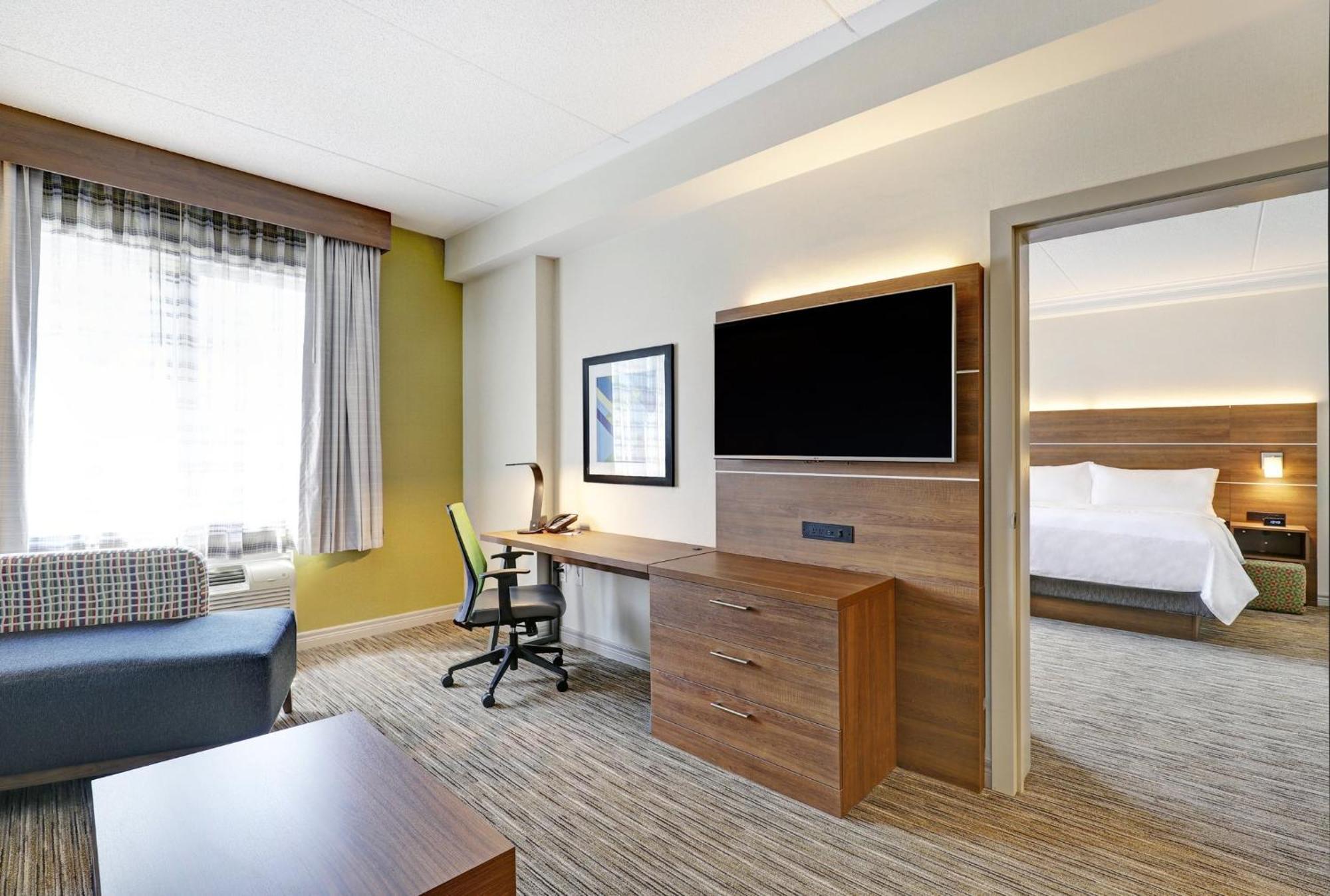 Holiday Inn Express Whitby Oshawa By Ihg Екстериор снимка