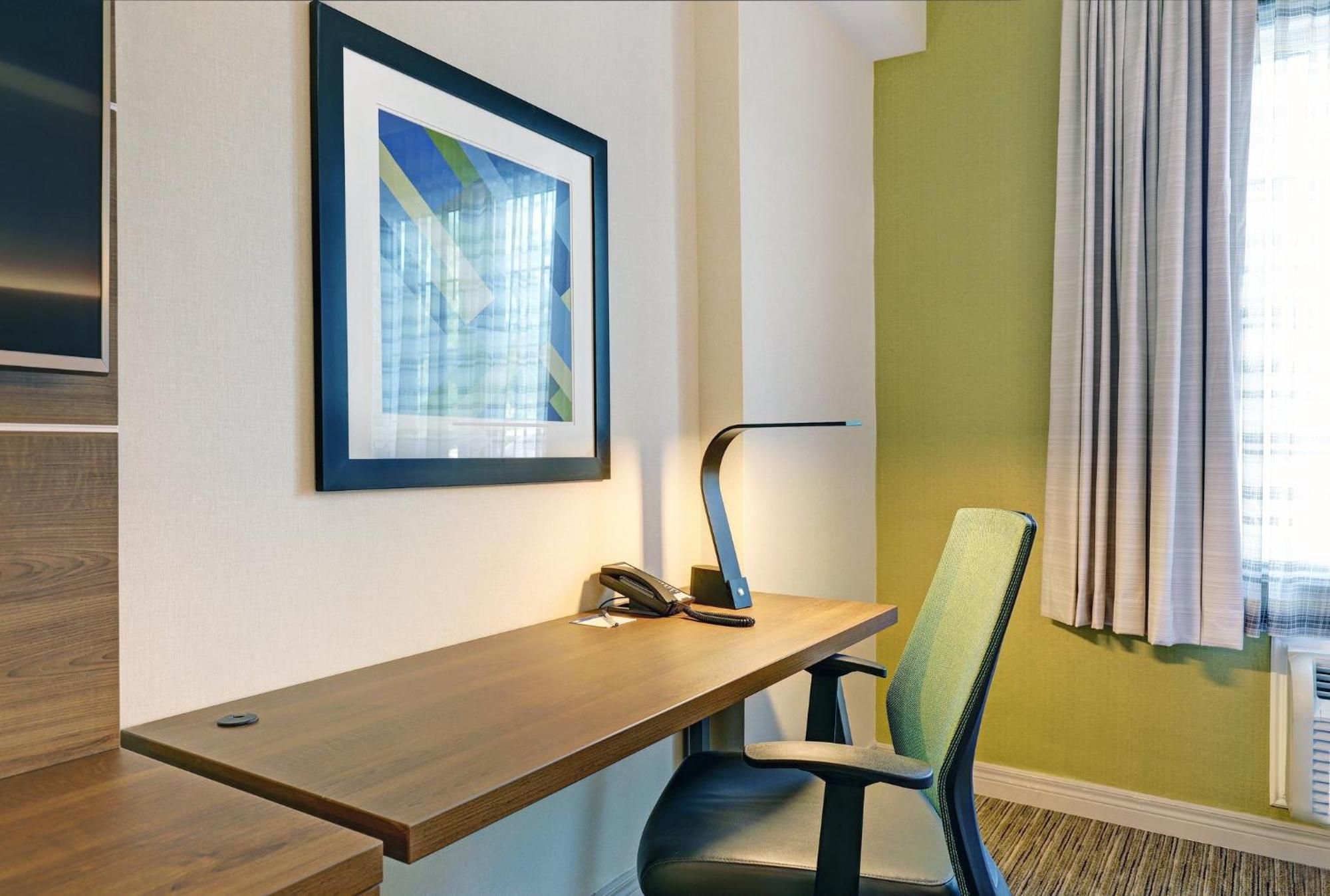 Holiday Inn Express Whitby Oshawa By Ihg Екстериор снимка