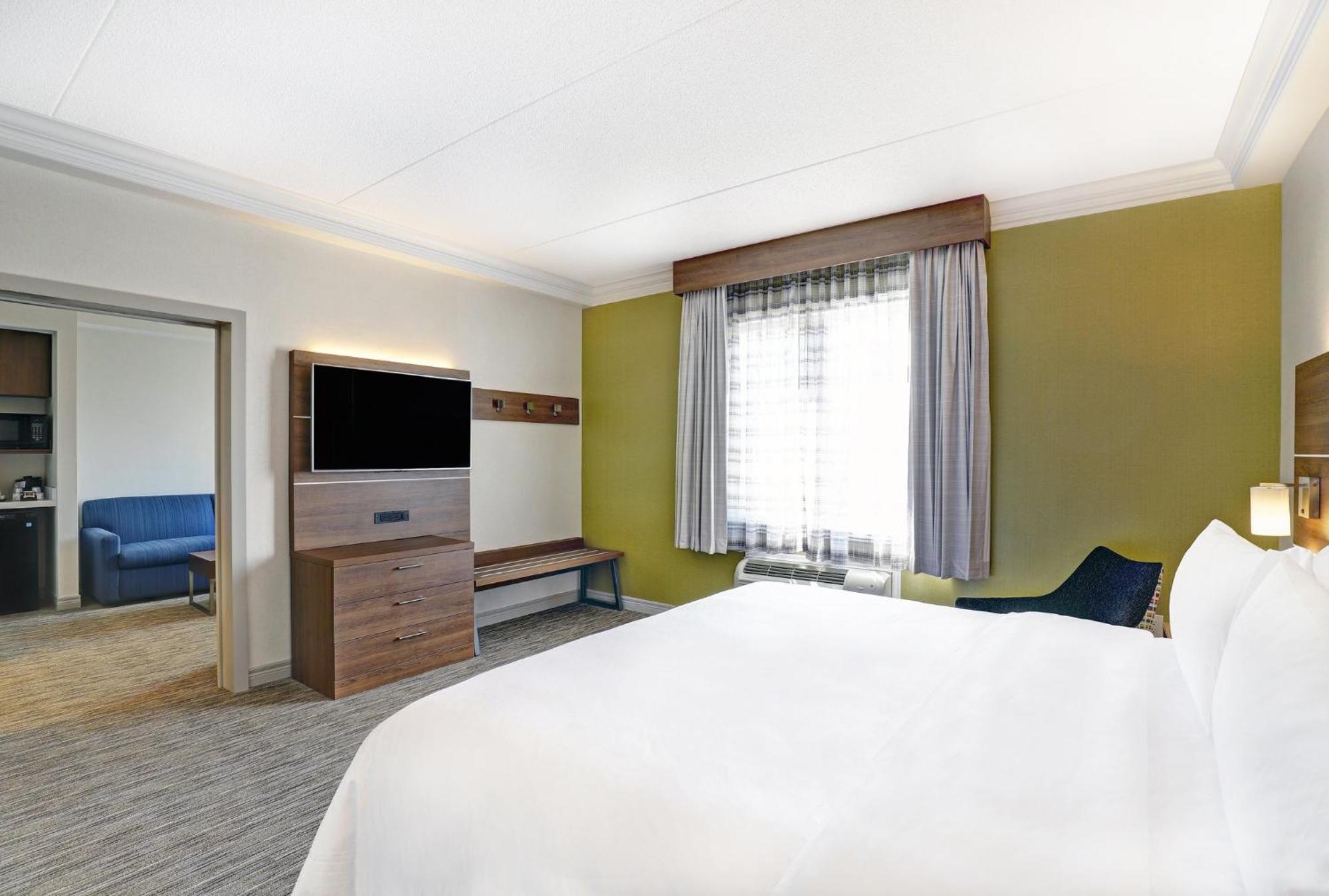 Holiday Inn Express Whitby Oshawa By Ihg Екстериор снимка