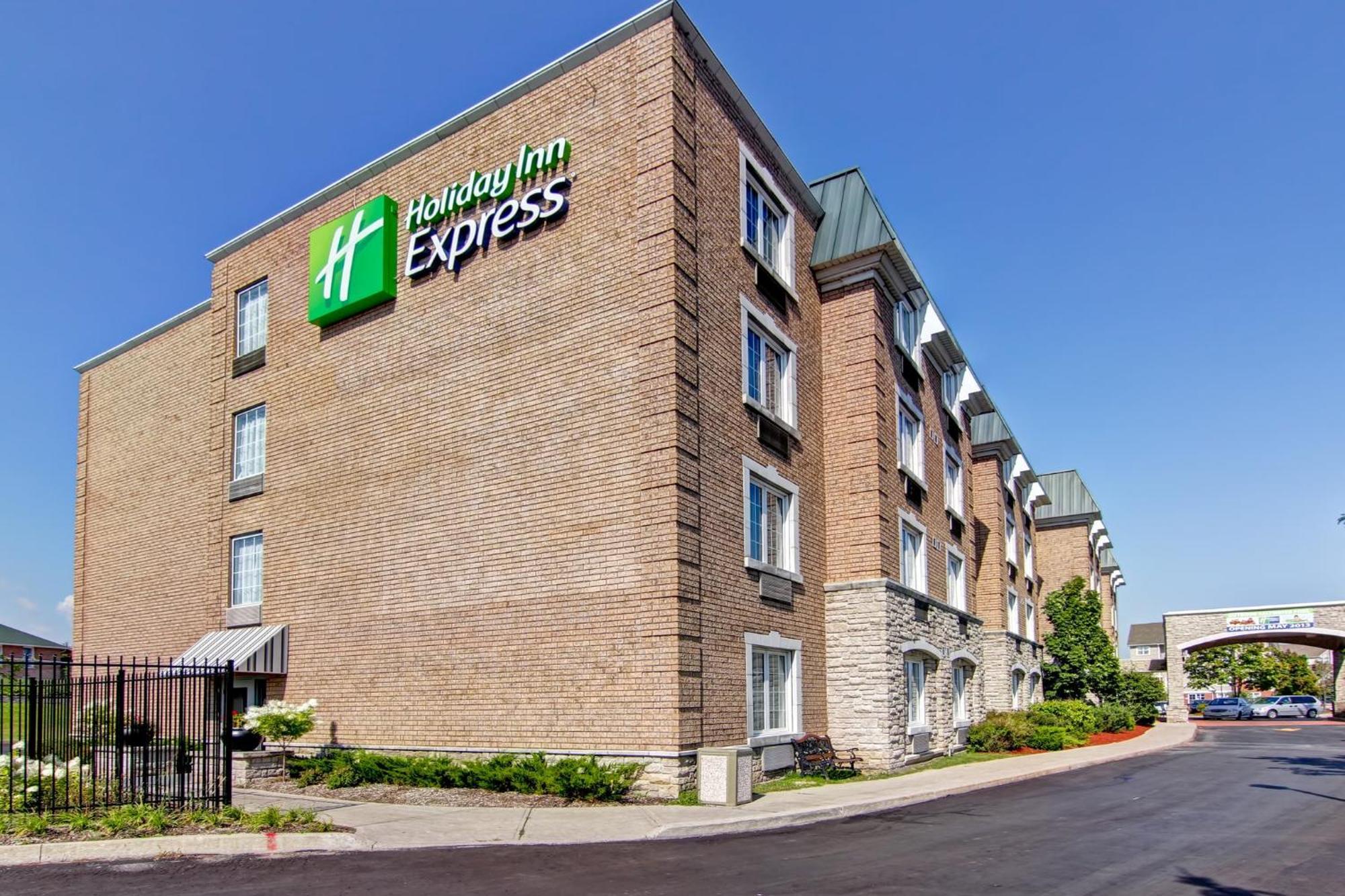 Holiday Inn Express Whitby Oshawa By Ihg Екстериор снимка