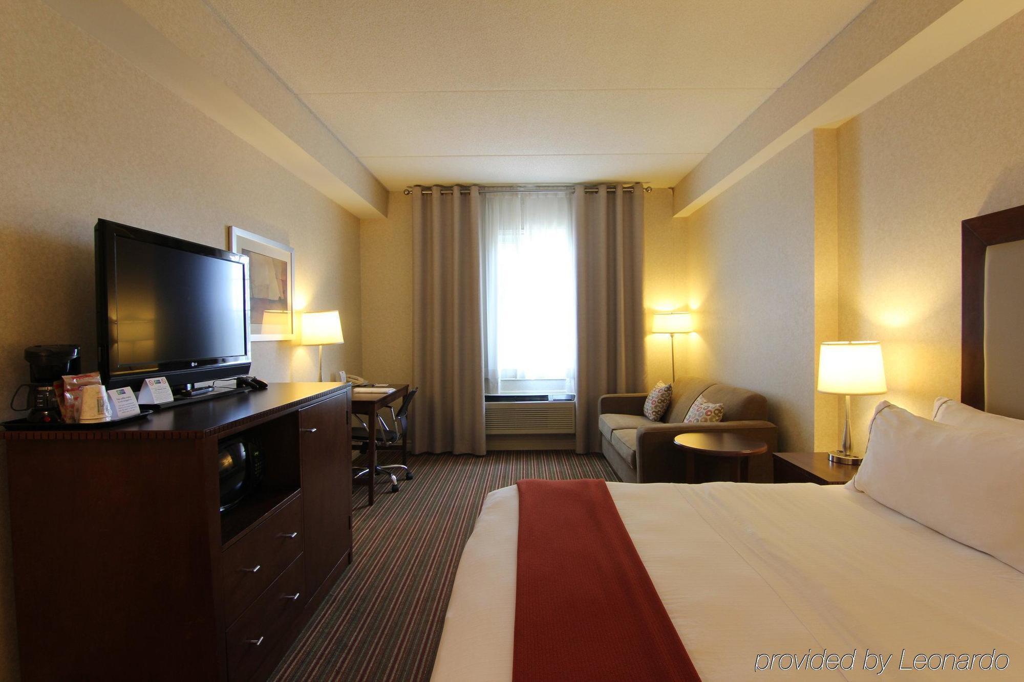 Holiday Inn Express Whitby Oshawa By Ihg Екстериор снимка