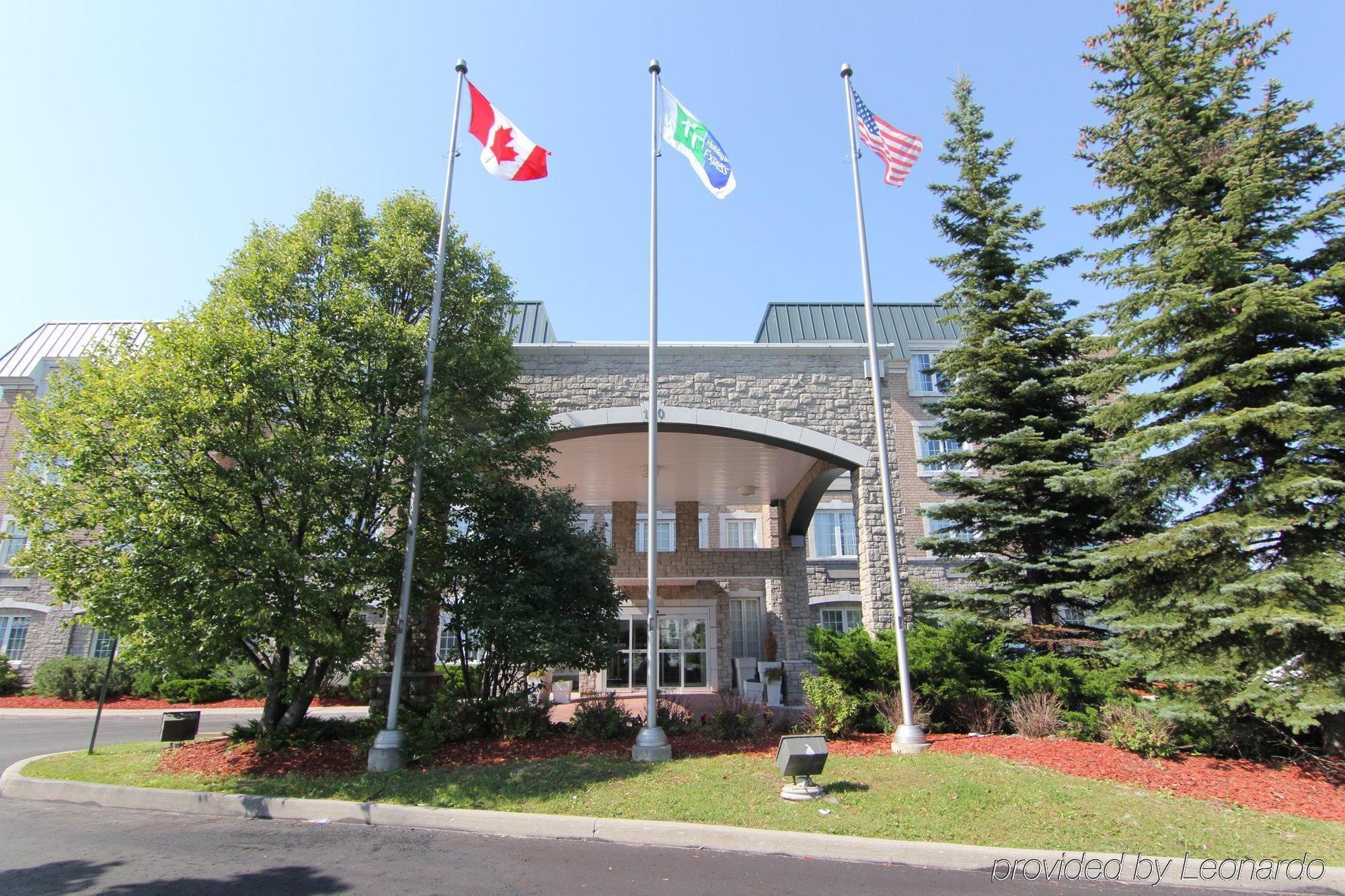 Holiday Inn Express Whitby Oshawa By Ihg Екстериор снимка