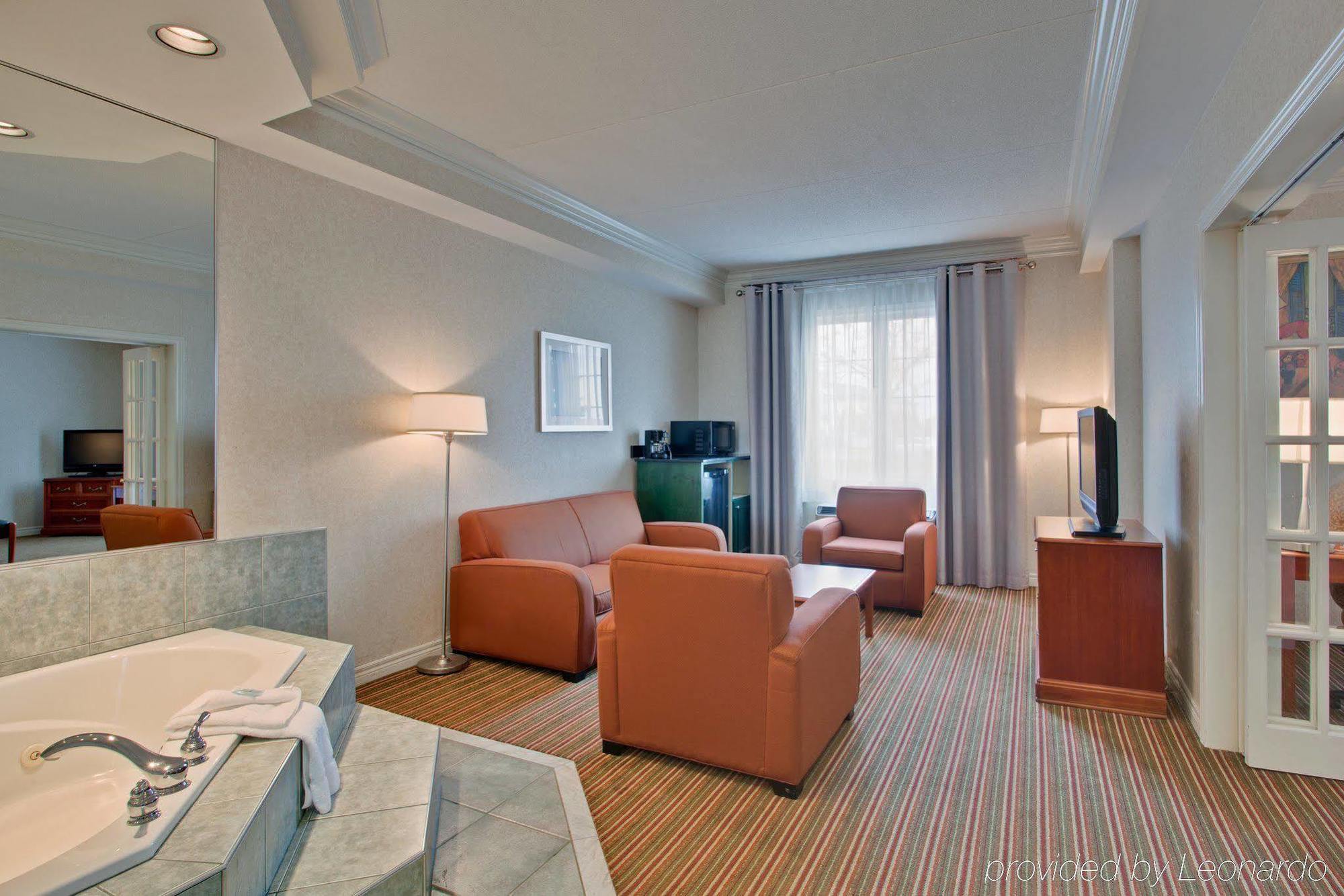 Holiday Inn Express Whitby Oshawa By Ihg Стая снимка