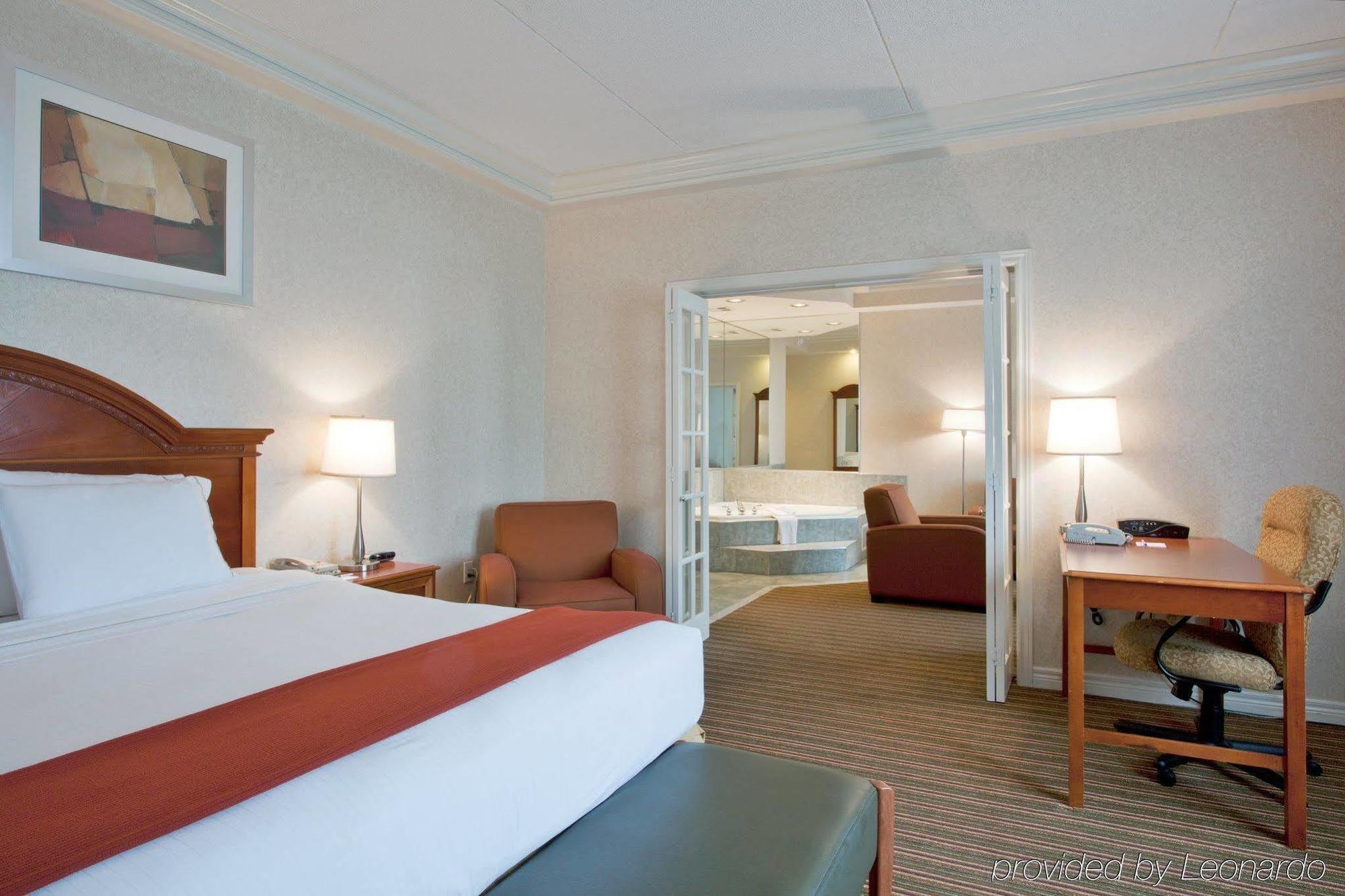Holiday Inn Express Whitby Oshawa By Ihg Стая снимка